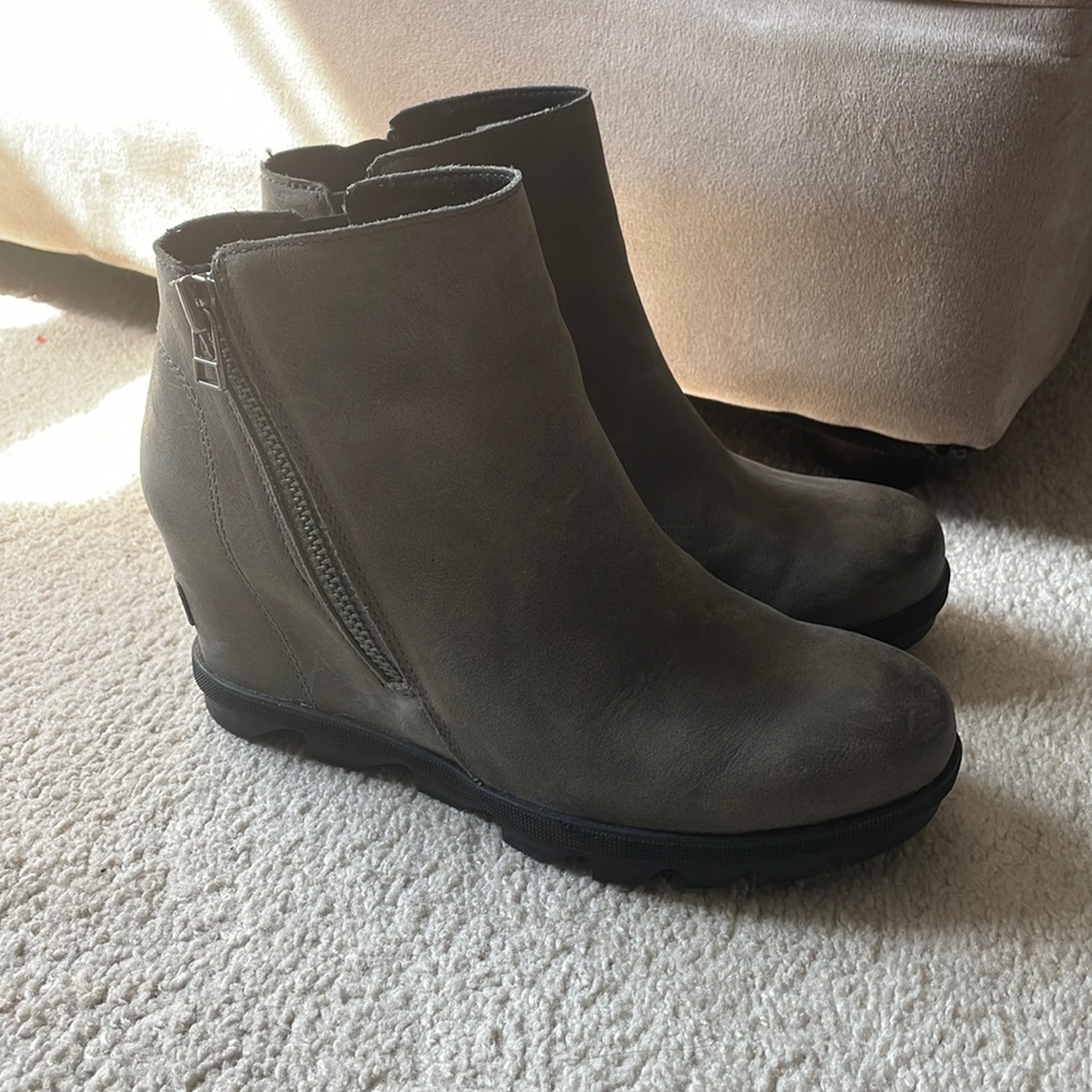Sorel Wedge Boots - Joan of Arctic II - Wedge Zip - Quarry (Gray) - Size 7
